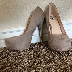 Women’s 8.5 heels